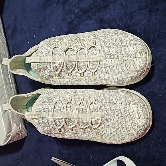 Skechers Shoes - Sketchers air-cooled memory foam tennis shoes. Size 10